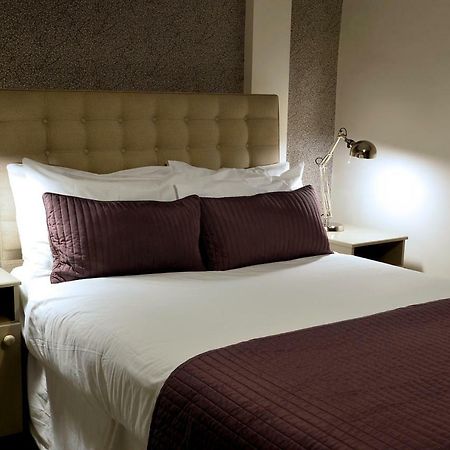 Dobbins Inn كاريكفرغس المظهر الخارجي الصورة