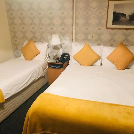 Dobbins Inn كاريكفرغس المظهر الخارجي الصورة