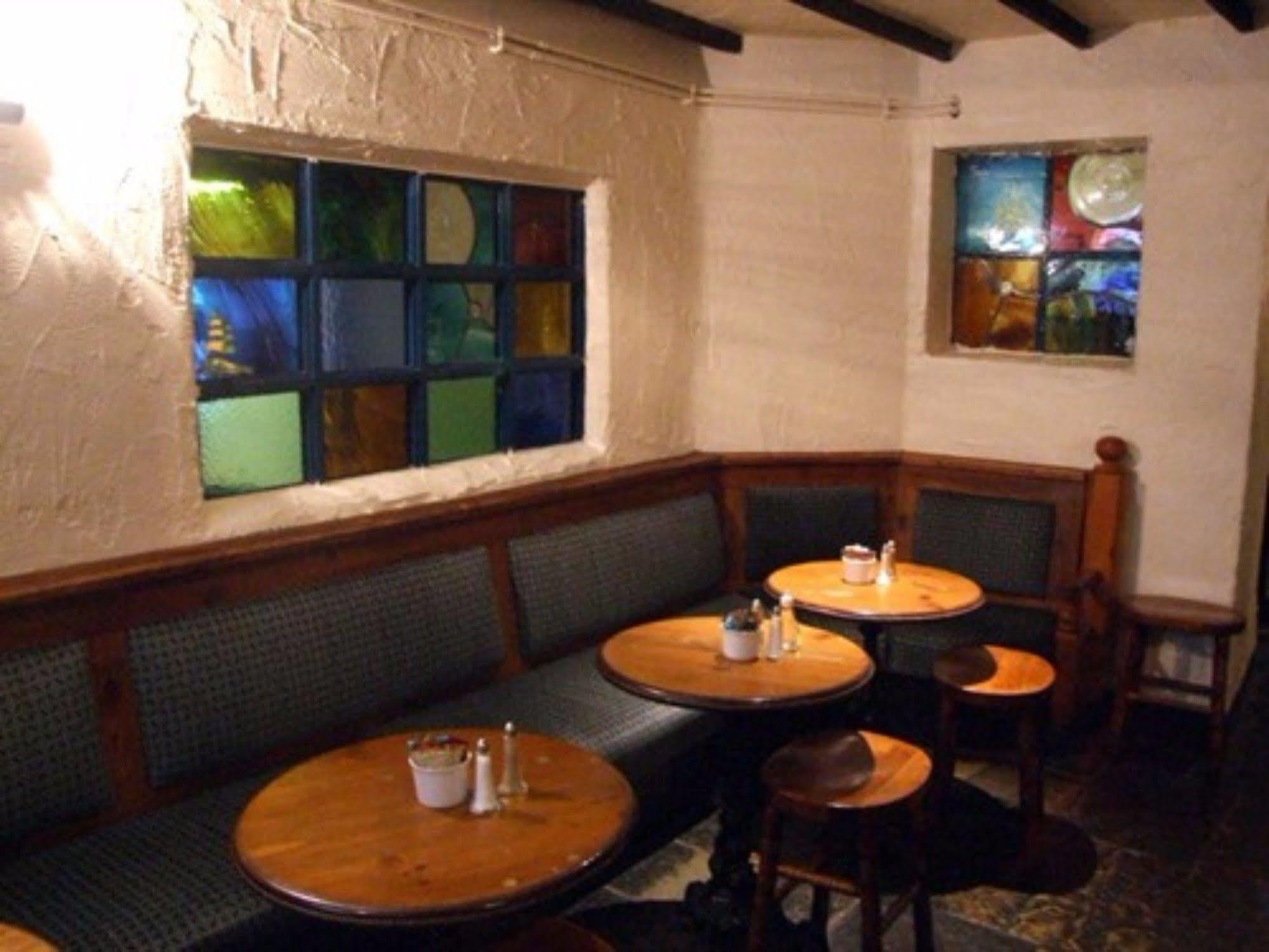 Dobbins Inn كاريكفرغس المظهر الخارجي الصورة