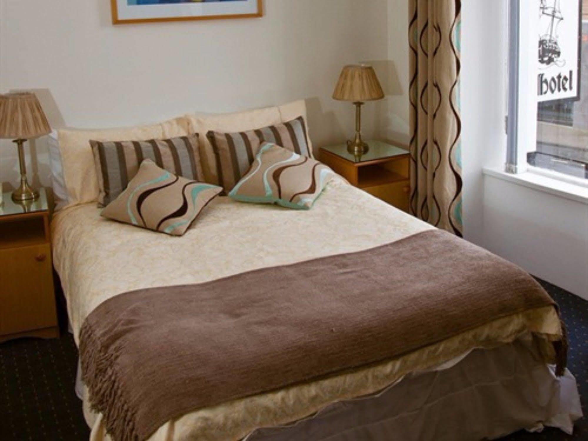 Dobbins Inn كاريكفرغس المظهر الخارجي الصورة