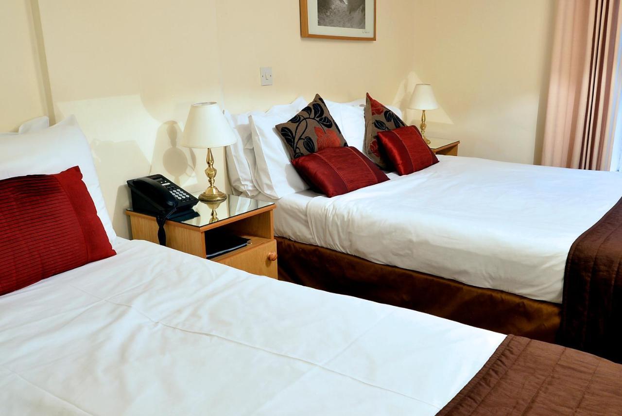 Dobbins Inn كاريكفرغس المظهر الخارجي الصورة