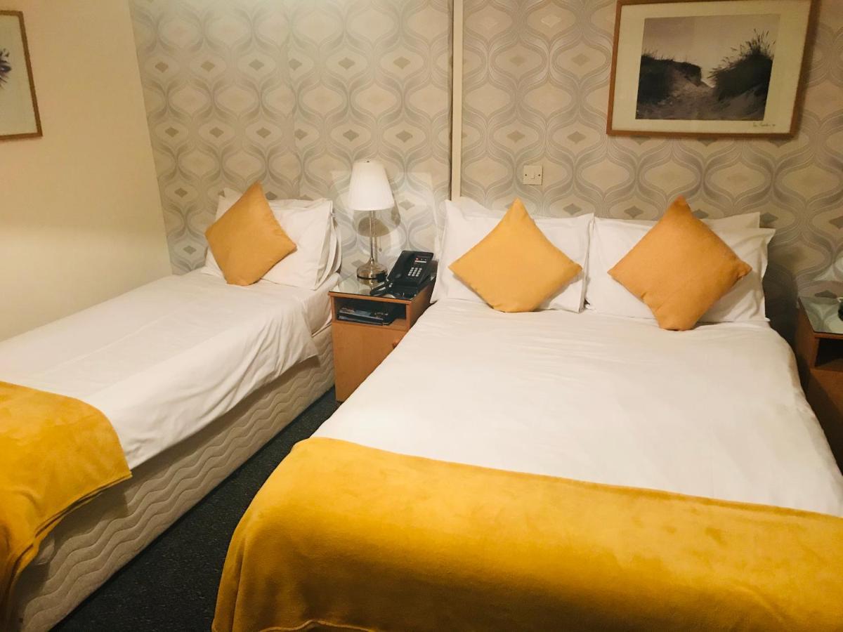 Dobbins Inn كاريكفرغس المظهر الخارجي الصورة